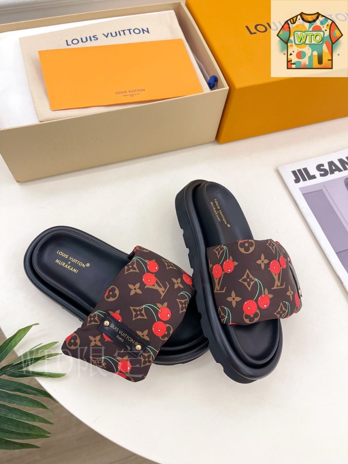 【足元を上品華やかに♪】Louis Vuitton フラットサンダル LOUIS VUITTONルイヴィトンフラットサンダル03 - メルカリ