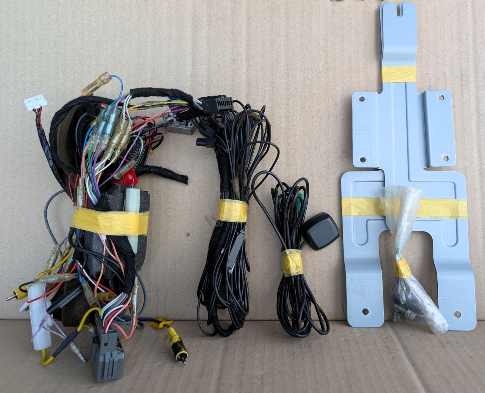 フリップダウンモニター