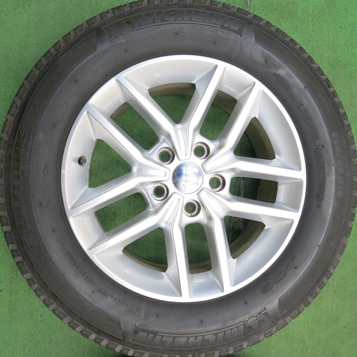 グランドチェロキー純正ホイール18インチ8j 265/60r18