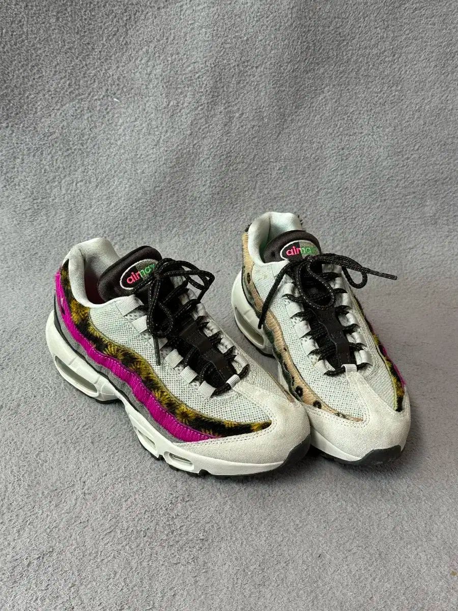 【雷市場（ポンジャン）商品韓国直送】 （ 235 ） NIKE(ナイキ) エアマックス 95 プレミアム ヒナギク