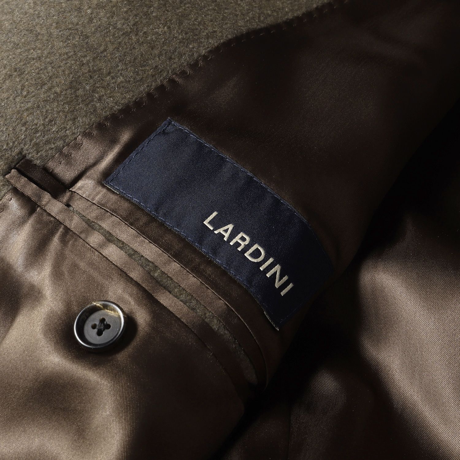 美品 LARDINI ラルディーニ コート ブートニエール付き ピークドラペル