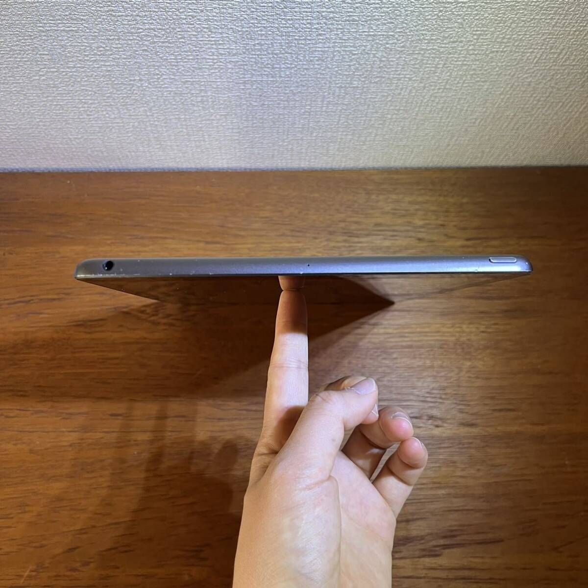 良品/訳あり］Apple iPad 第7世代/32GB/Wi-Fi/スペースグレー② - メルカリ
