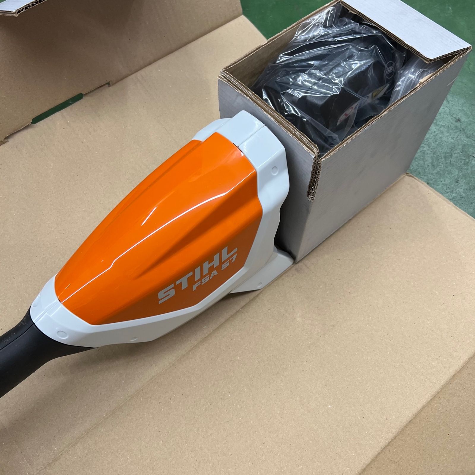 STIHL/スチール バッテリー 刈払機 草刈機 FSA57【桶川店】 - メルカリ