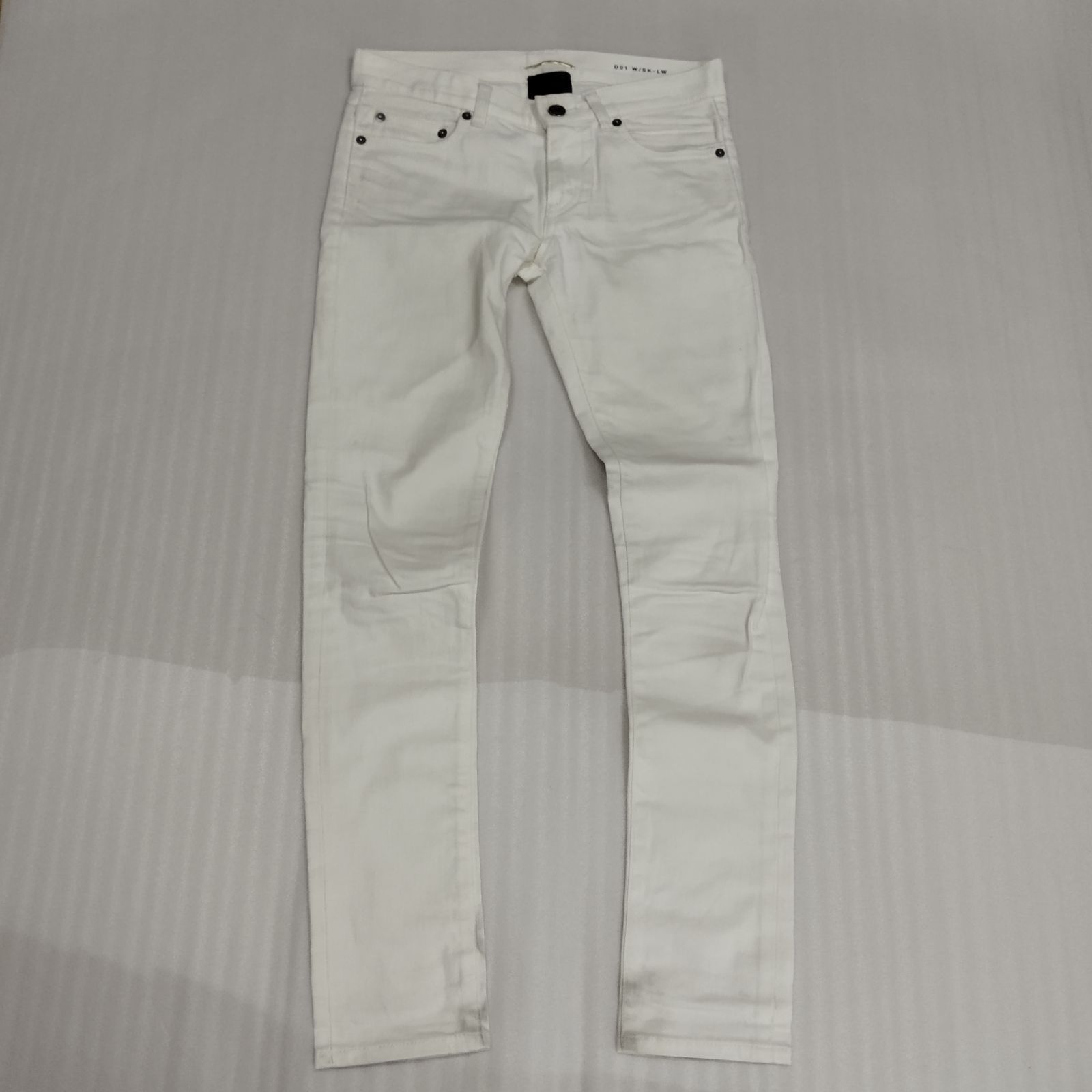 SAINT LAURENT【サンローラン】ホワイト デニム Slim-Fit Jeans in Chalk White denim | Saint Laurent | YSL US
