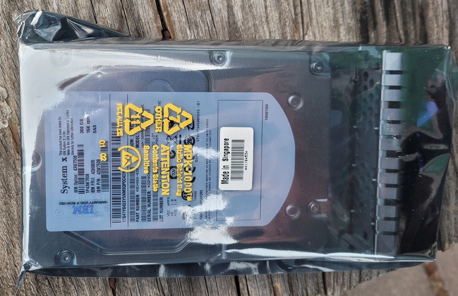 NIB Seagate ST3300656SS 300GB 15K RPM 3Gb|s 3.5 SAS HDD ハードドライブ 43W7506