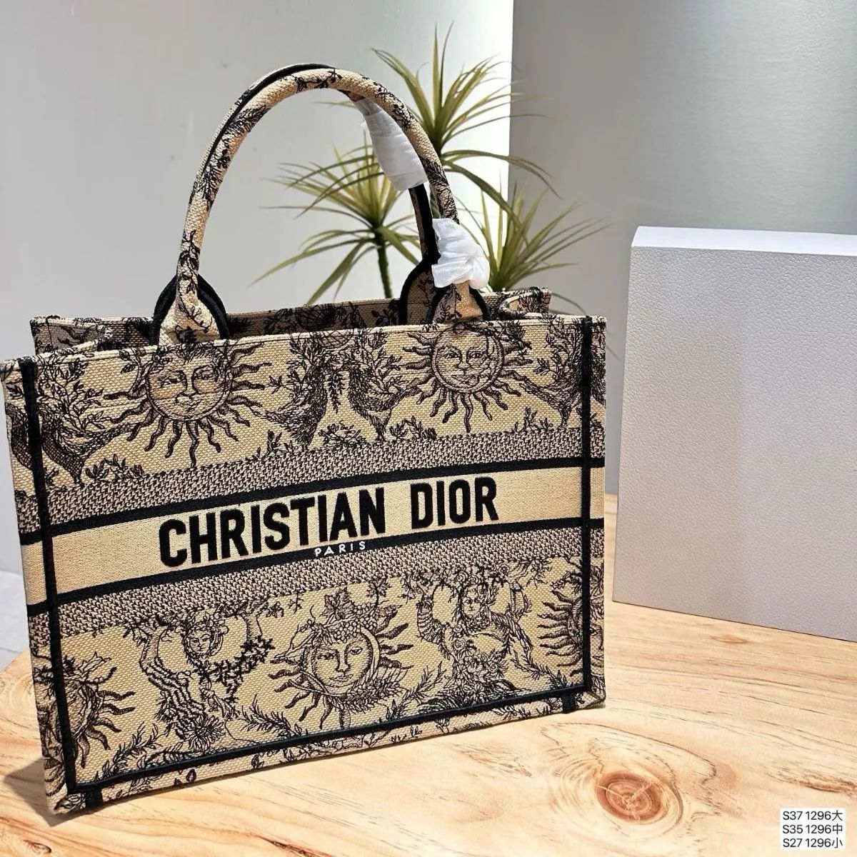 DIOR♡限定トートバッグ ノベルティ情報に変更あります。DIOR