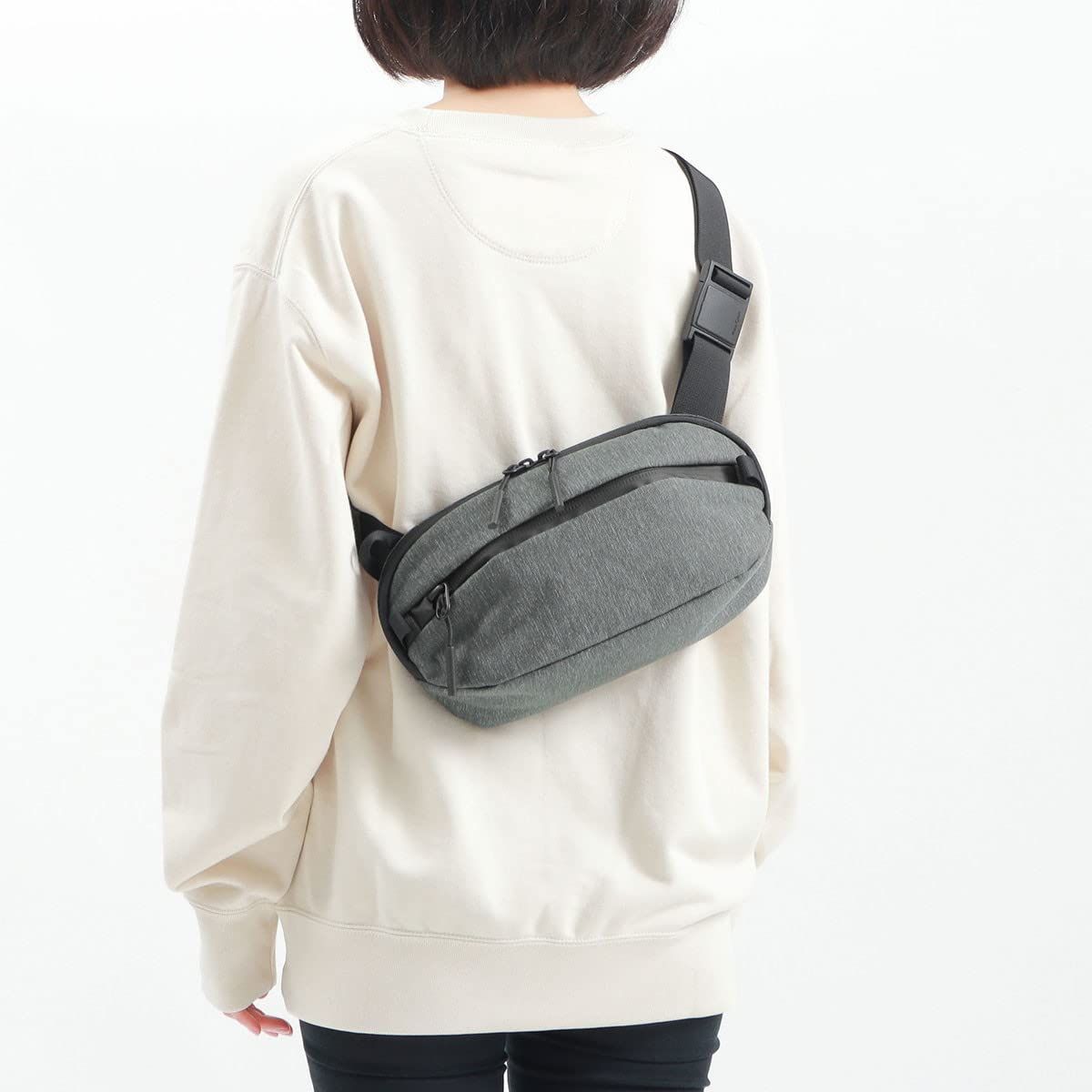 エアー] Travel Collection Day Sling 3 ボディバッグ 3L オリーブ 