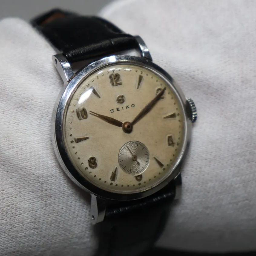 稼動品　SEIKO セイコー　希少モデル　スモールセコンド　ゴールド　腕時計 稼動品 SEIKO セイコー 希少モデル スモールセコンド ゴールド 腕時計