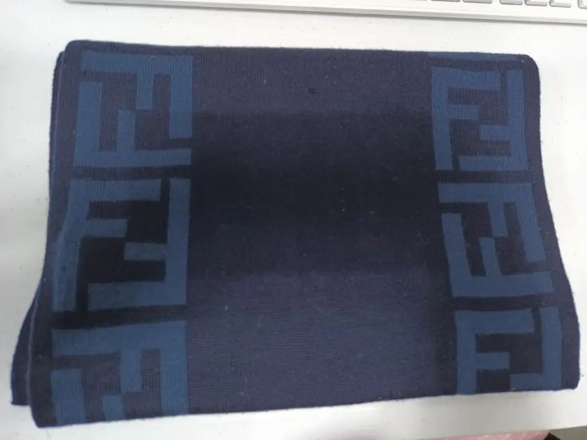 希少 FENDI フェンディ ランダムパターン ズッカ パッチワーク マフラー