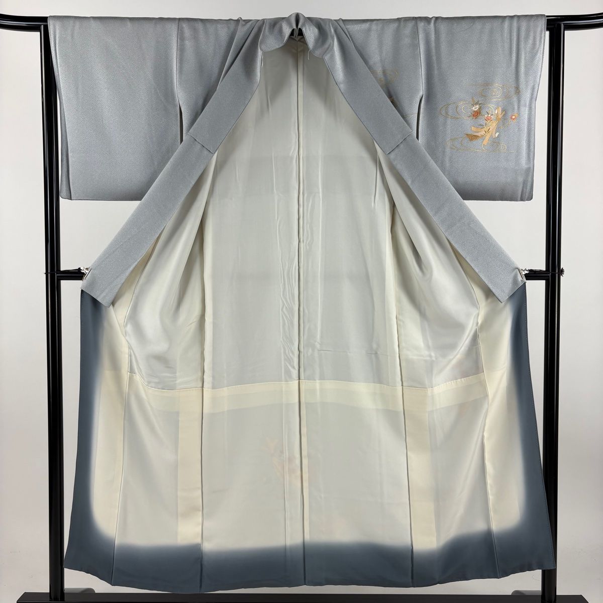もちきび出品10623●付け下げ●正絹●灰色●刺繍●身丈156●裄65● 付下げ 身丈164cm 裄丈65cm M 袷 草花 灰色 正絹 美品 秀品
