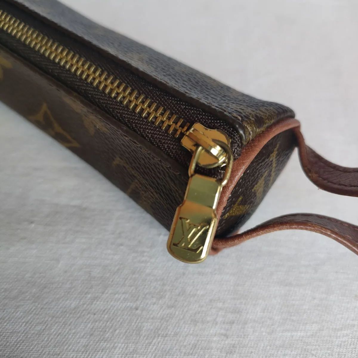 ルイヴィトン ゴルフボール入れ