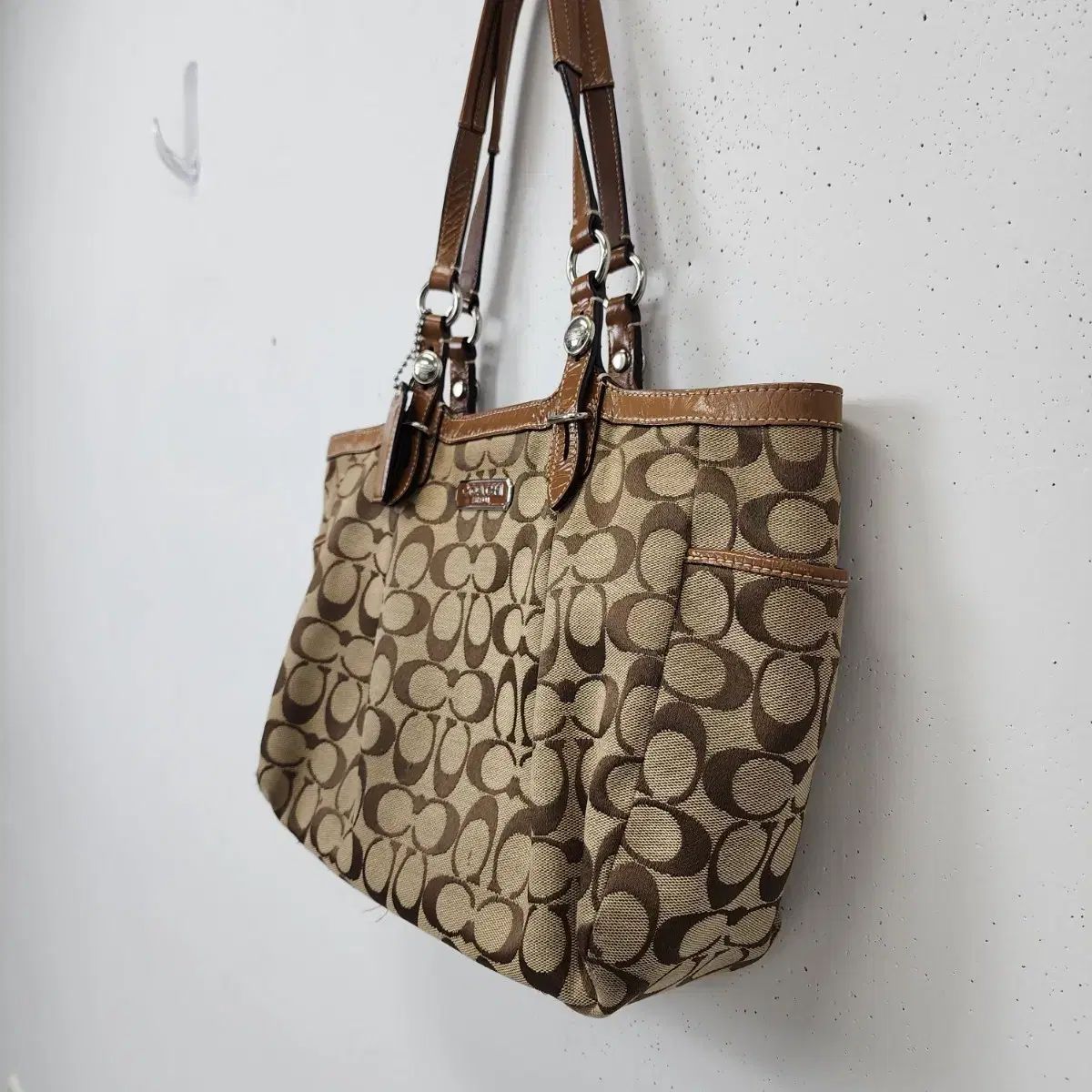 希少　COACH ボニーカシン トートバッグ ラージ ジュエルド キャンバス 楽天市場】コーチ CC162 ディズニー白雪姫コラボ トートバッグ