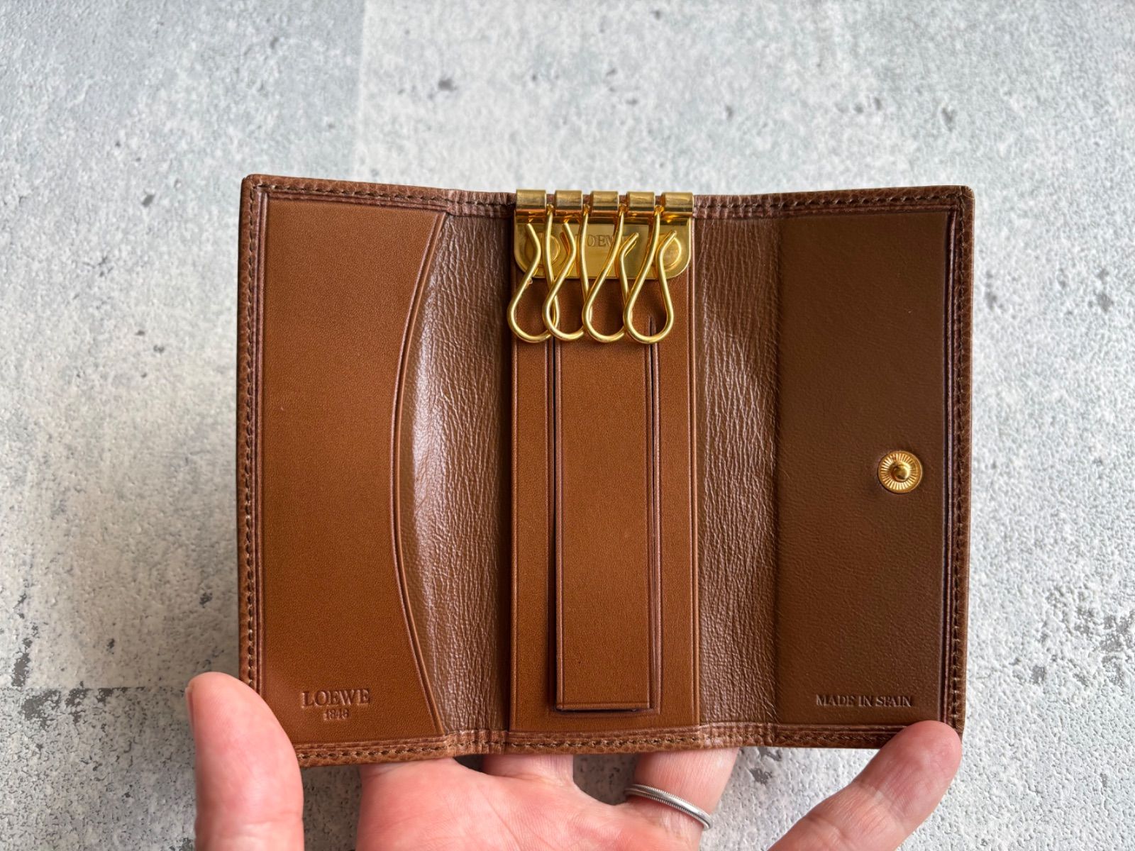 LOEWE アナグラム型押し