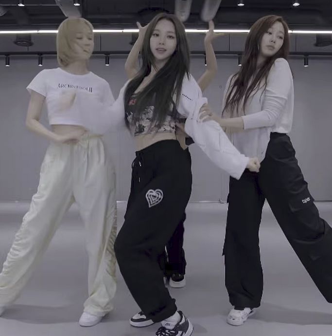 Aespa カリナ着用！】Aespa ダンス衣装 部屋着 厚手 寝間着 長ズボン