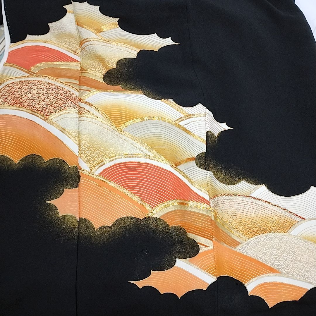 黒留袖 オシドリに花々文様 作家物 落款付 揚羽蝶紋 正絹 比翼付 袷 広