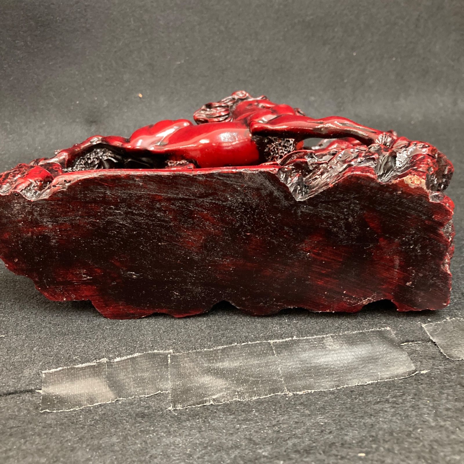 赤い馬の彫刻 木製？ 置物 幅約21cm 高さ約18cm 開運 風水 - メルカリ