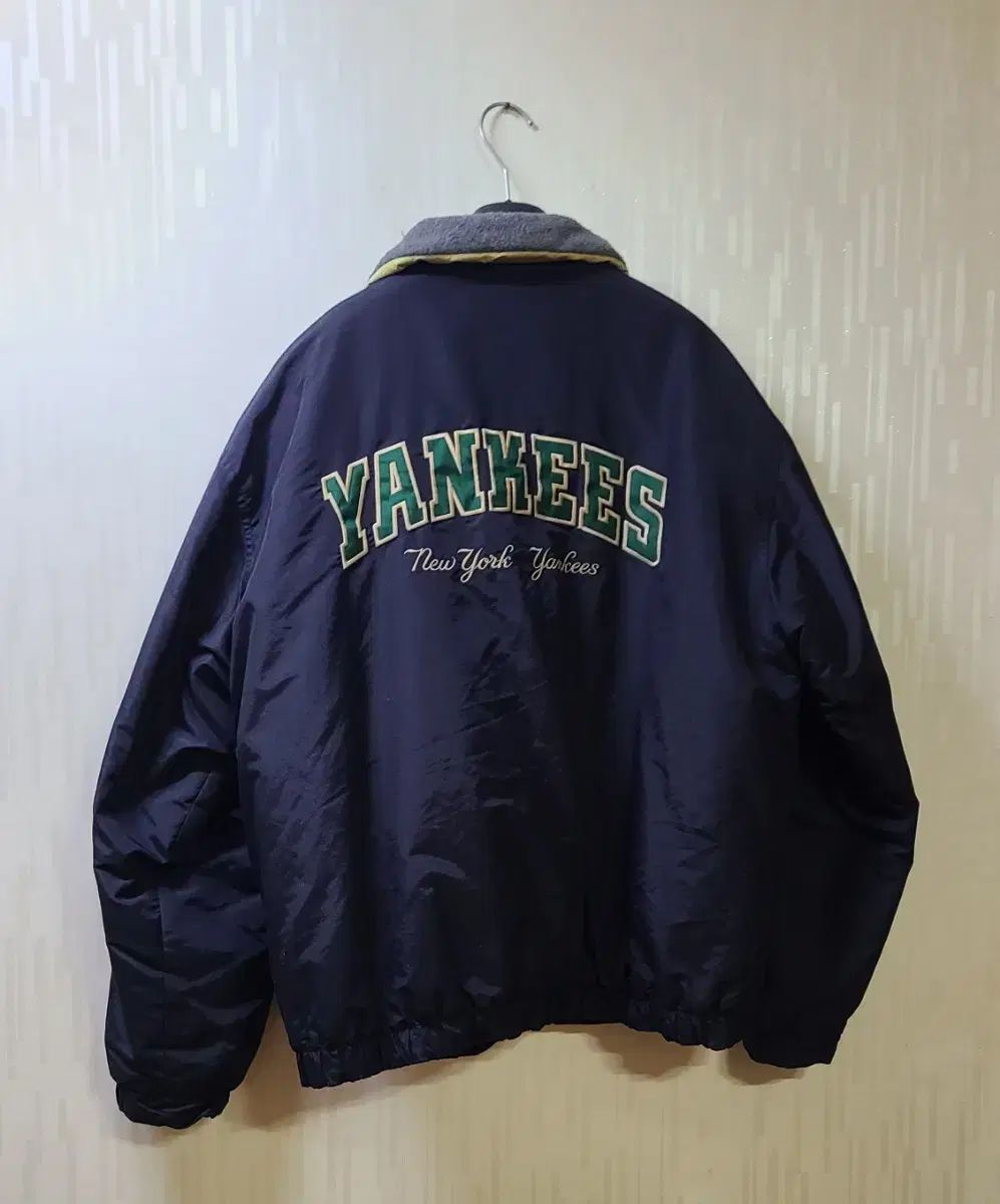 ニューヨーク ヤンキース ダウン アウター サイズ 100 ネイビー