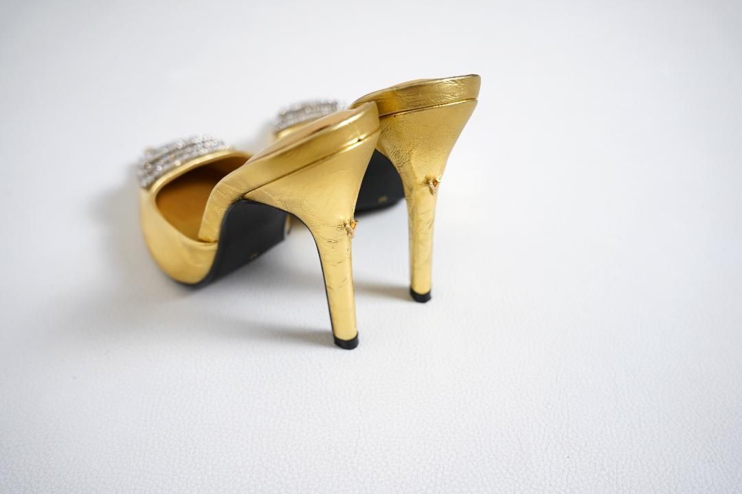 ビジューバックル