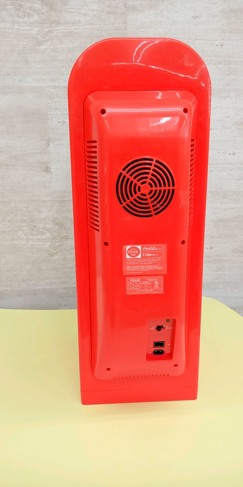 ♪ コカ・コーラ 自動販売機型 冷蔵庫 - メルカリ ♪ コカ・コーラ 自動販売機型 冷蔵庫 - メルカリ
