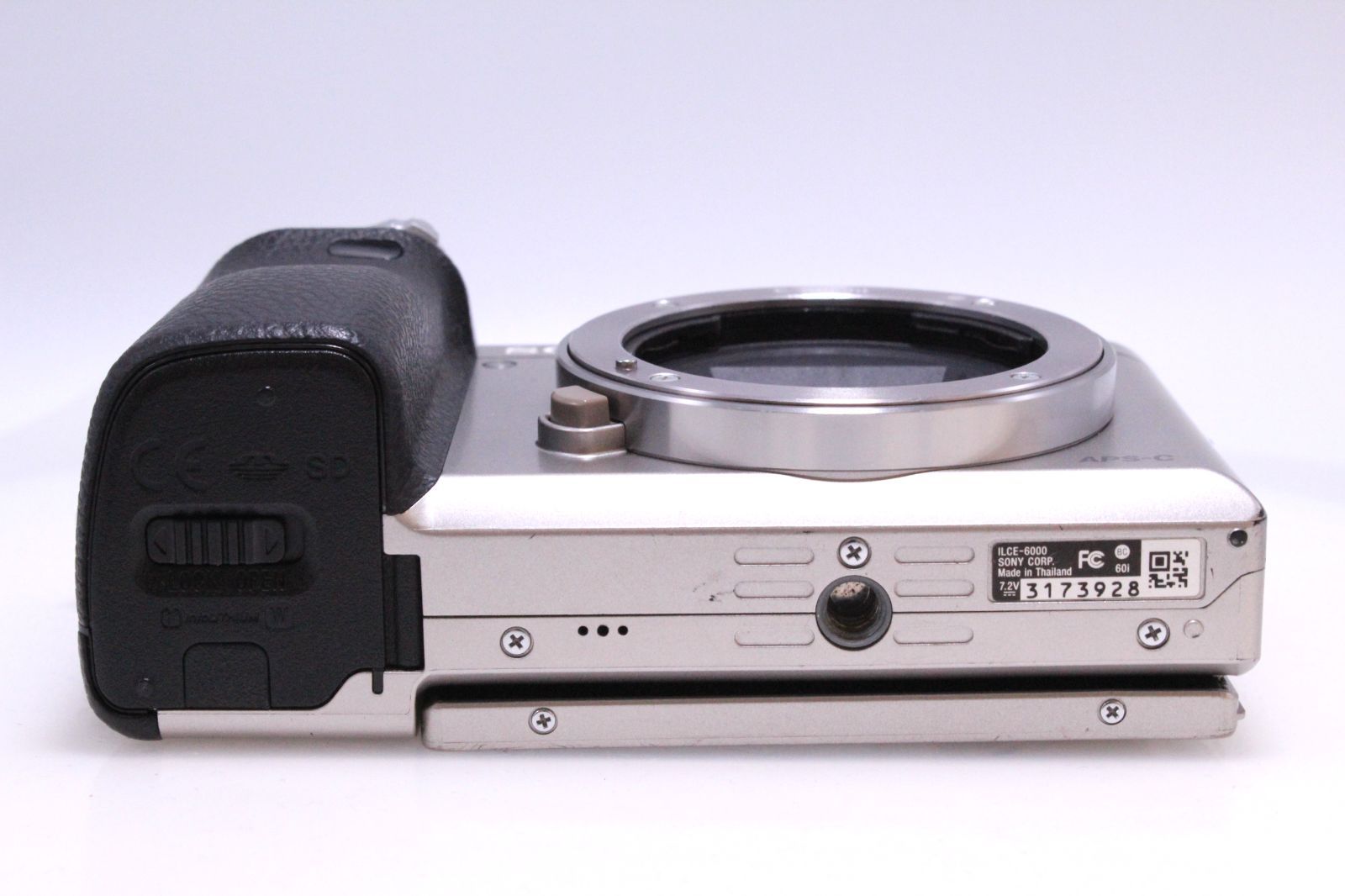 良品】SONY α6000 ボディ シルバー ILCE-6000 S ミラーレス一眼