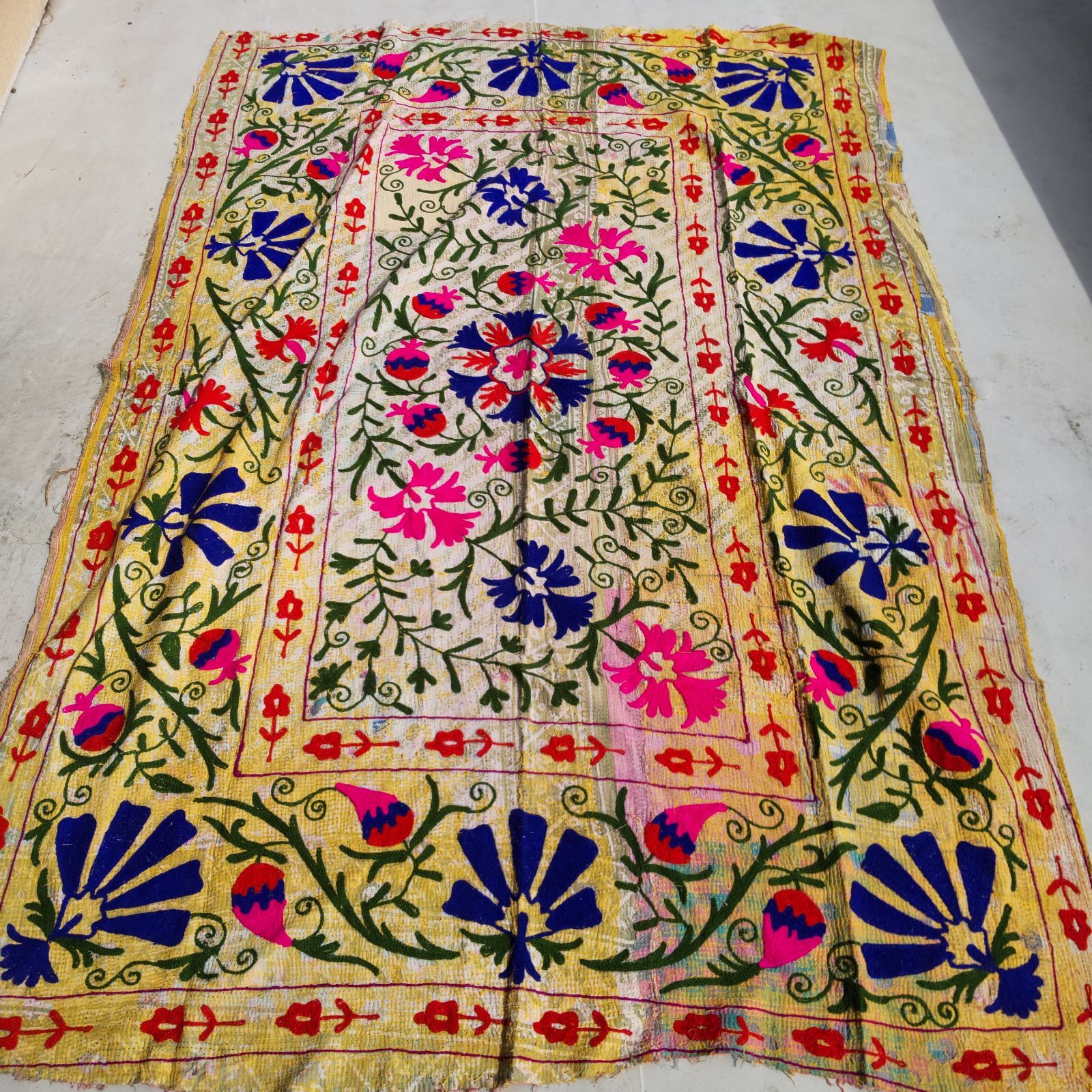 スザニ刺繍 ラリーキルト インド刺繍 マルチカバー