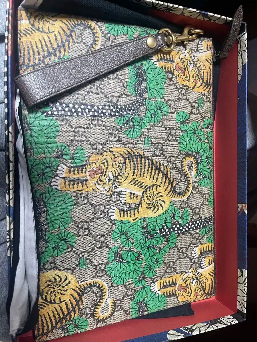 GUCCI グッチ ベンガル タイガー クラッチバッグ