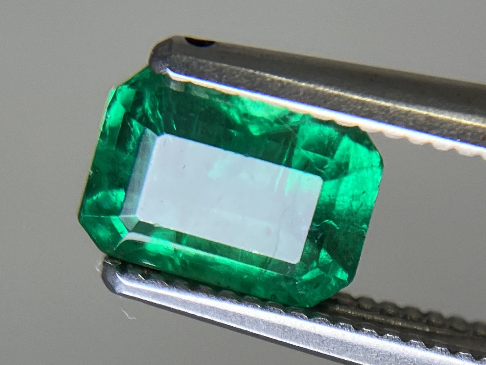 エメラルド 1.114ct 中央宝石ソーティング付き 7.17㎜×5.11 エメラルド 1.114ct 中央宝石ソーティング付き 7.17㎜×5.11