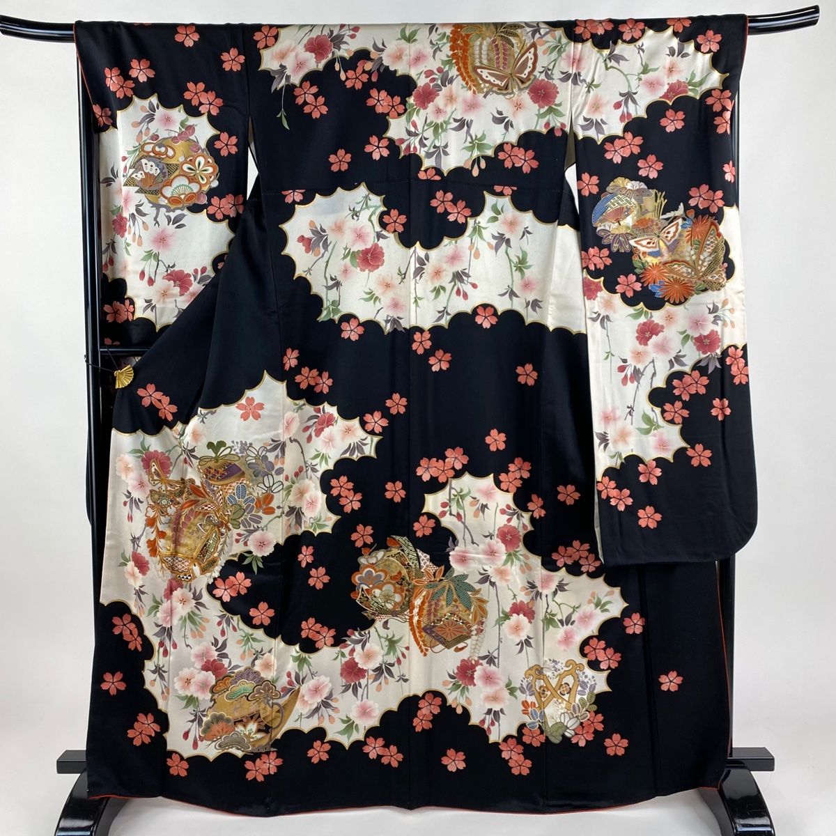 振袖 身丈166cm 裄丈68cm L 袷 蝶 桜 金糸 金彩 黒 正絹 名品