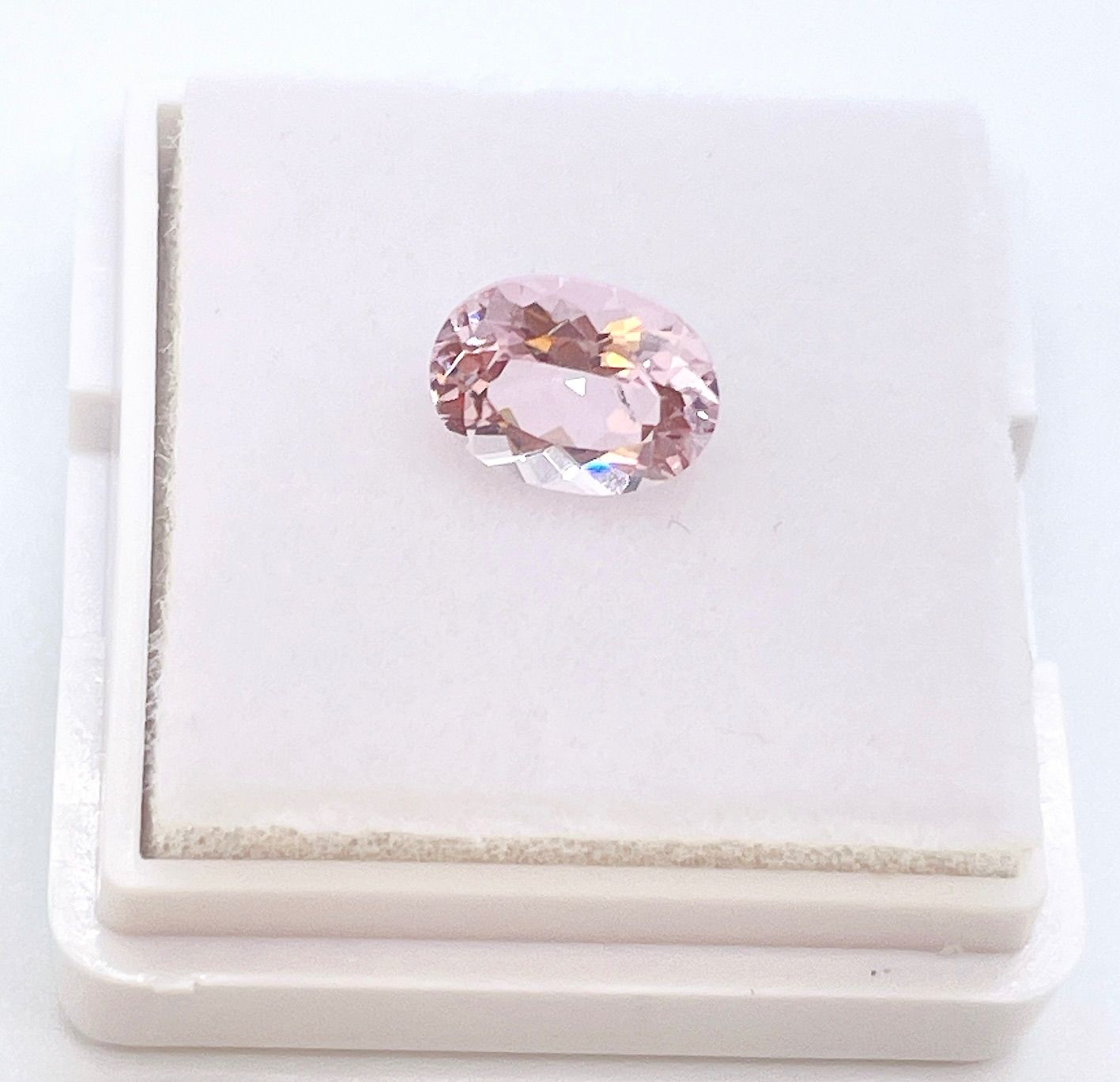 天然石　モルガナイト　1.15ct  オーバルカット