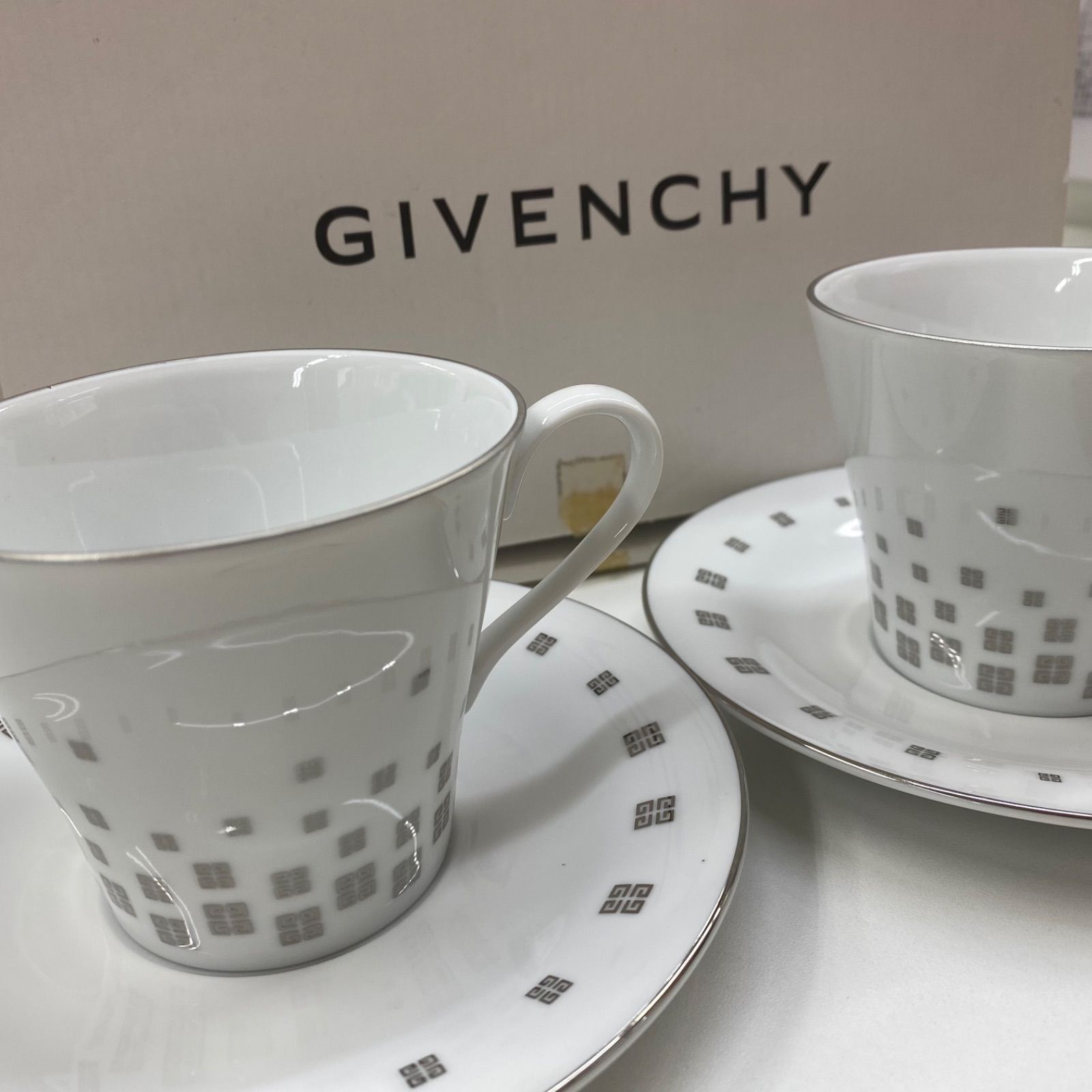 GIVENCHY】トレー付ペアコーヒーセット - ReuseStore Abl's - メルカリ