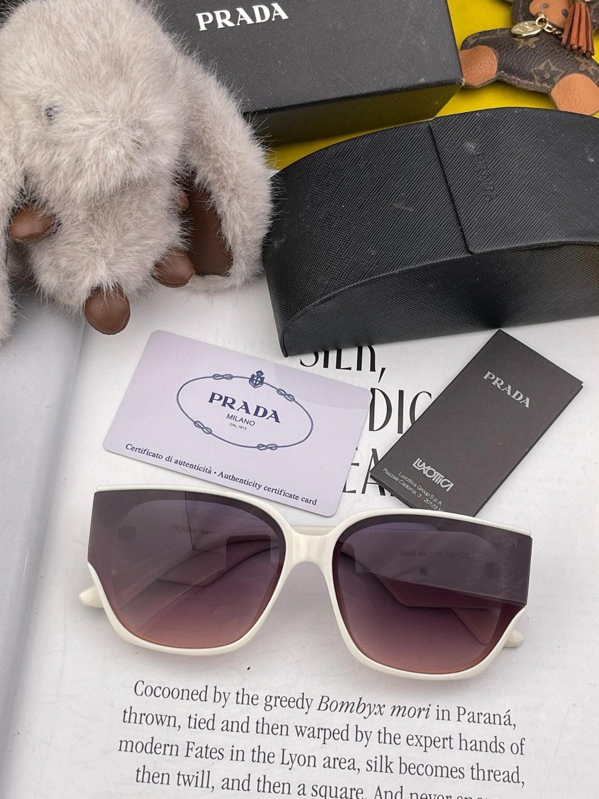 【美品】PRADAサングラス Prada 今日限定特価！】プラダ クラシックな四角形デザインの