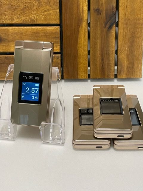 新品同様 使用少 SIMフリー SoftBank かんたん携帯11 ゴールド