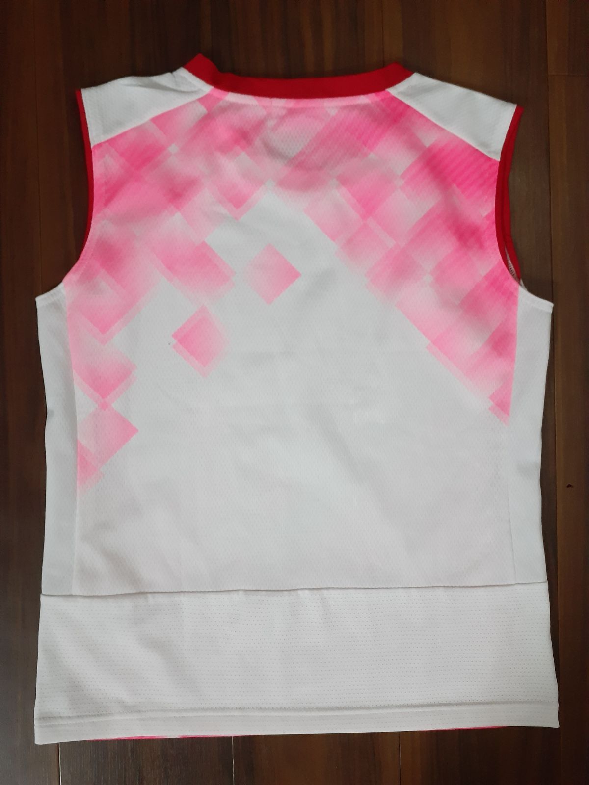 YONEX