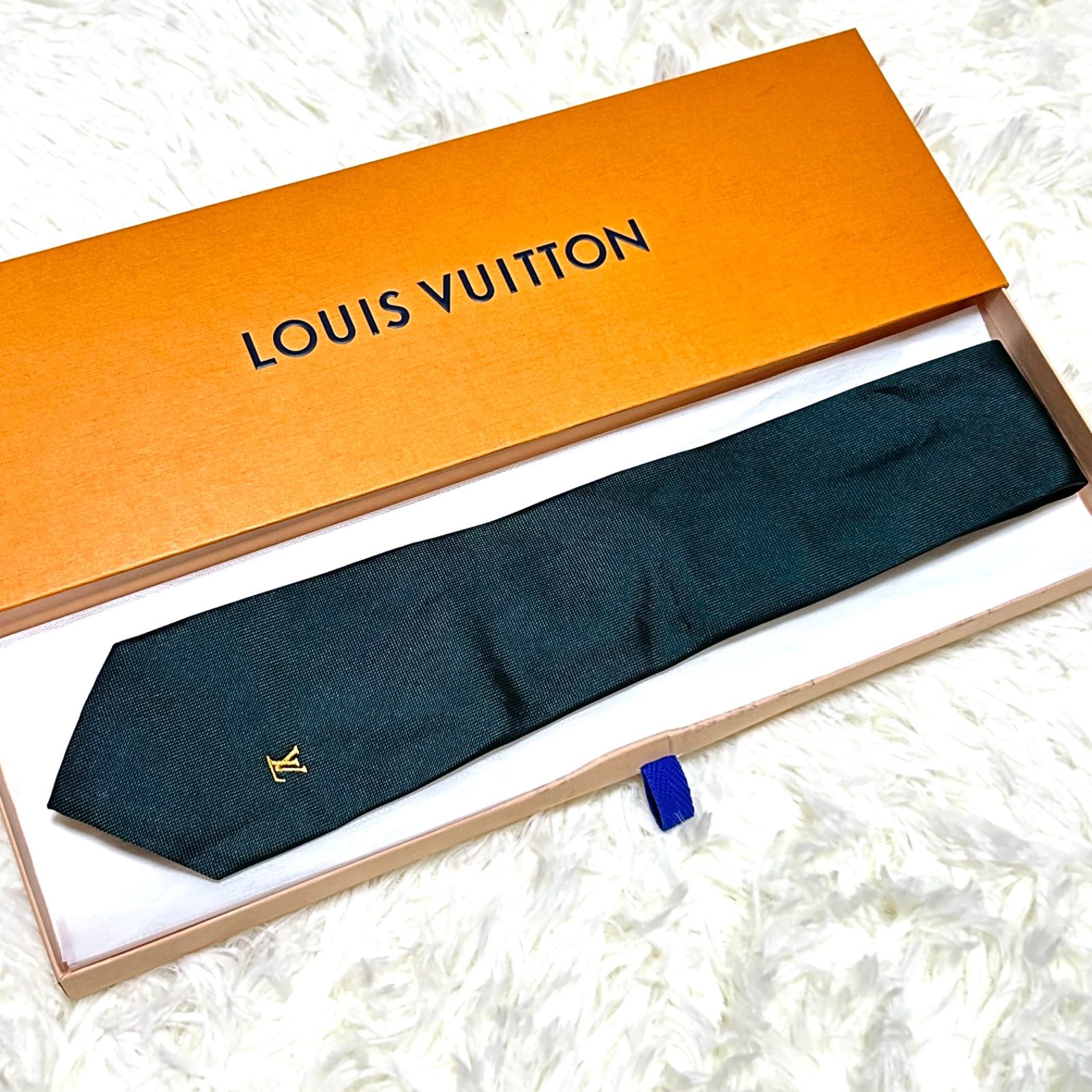 美品 ヴィトン LVロゴ ネクタイ シルク グリーン LOUIS VUITTON 新品同様 LOUIS VUITTON ルイ・ヴィトン ネクタイ NIGO コラボ