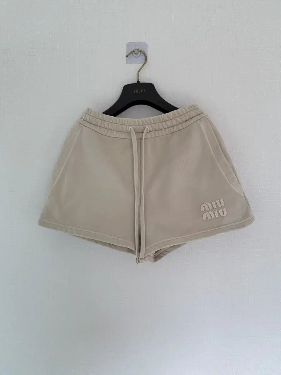 MIU MIU ミュウミュウ ロゴ ハーフパンツ