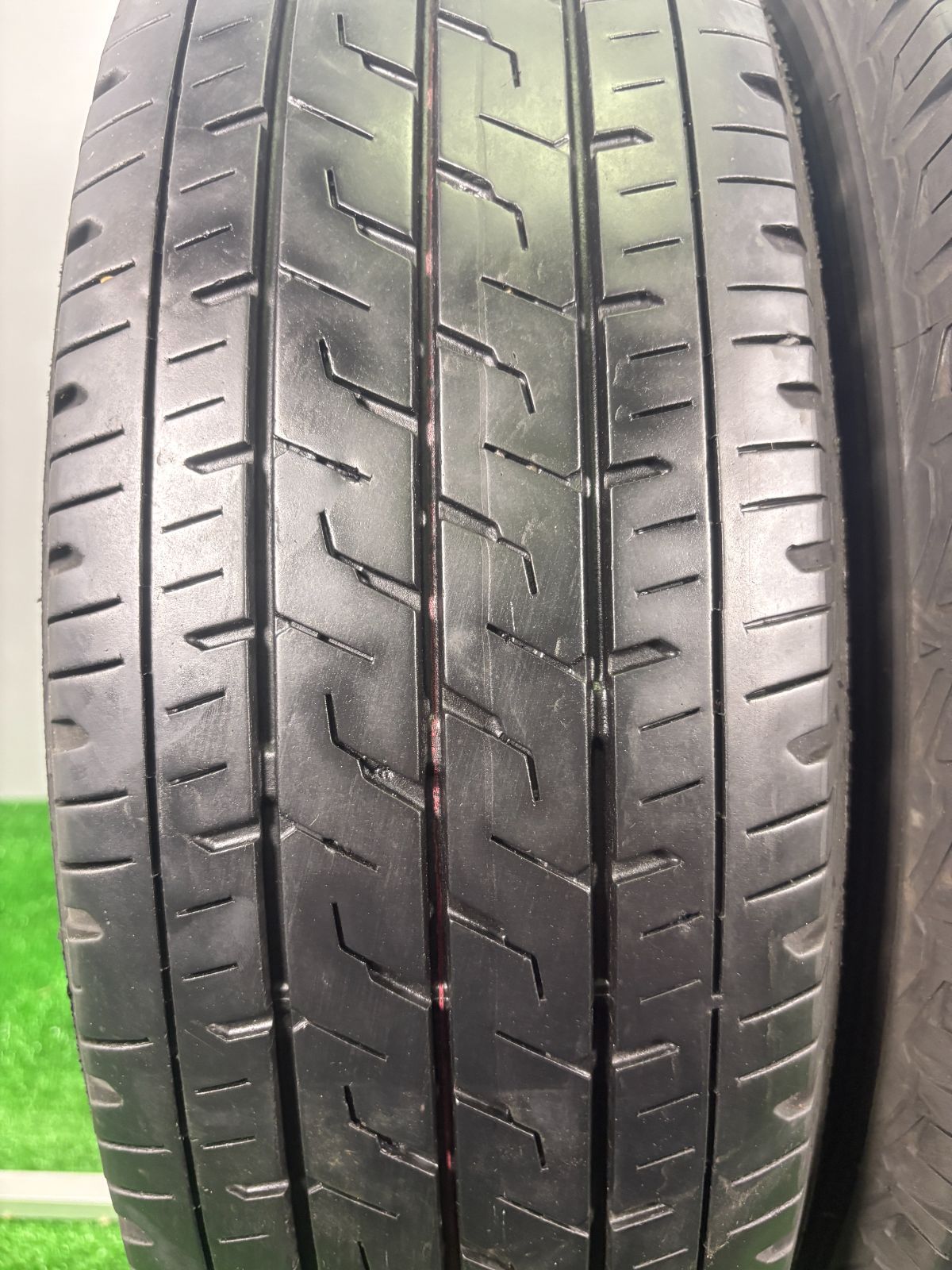 195 80R15LT ブリヂストン R710 製 2本 夏タイヤ ノーマル TA579