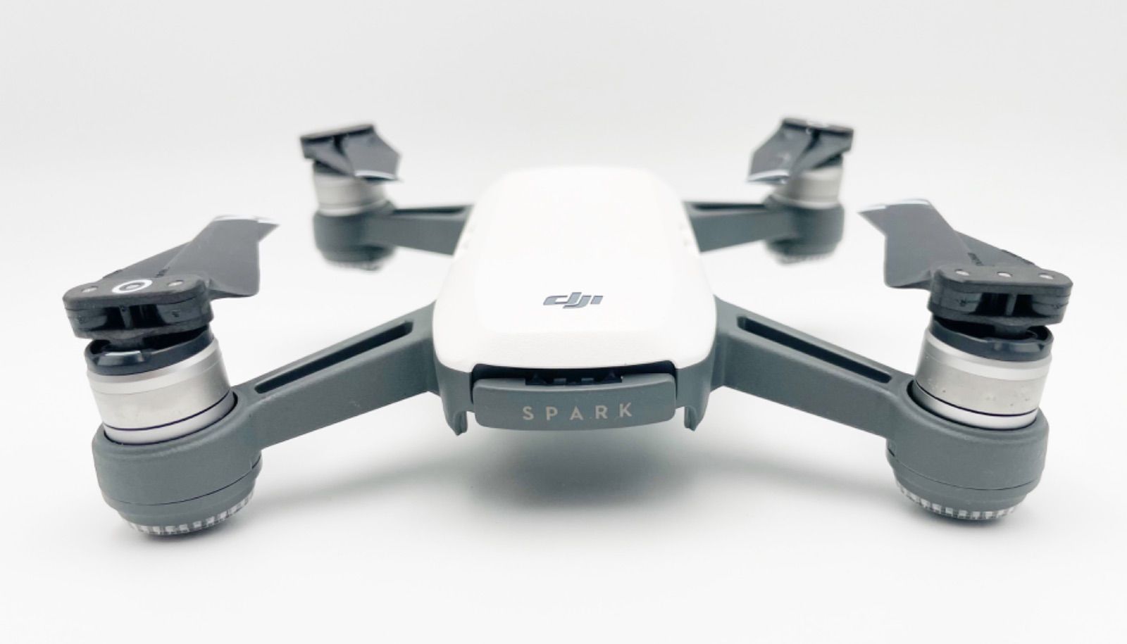 □極上品□ 元箱、ケース、主要付属品完備! DJI Spark Fly More コンボ アルペンホワイト - メルカリ