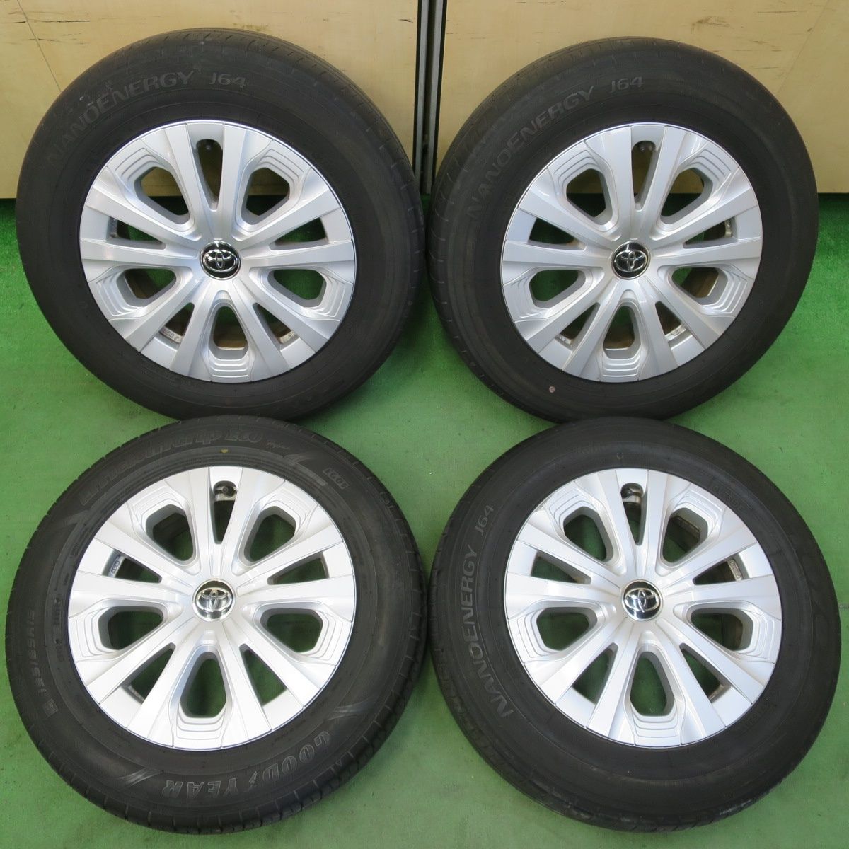 195/65R15 トヨタ 純正 50 50系 プリウス 15インチ 4本 深溝 夏タイヤ サマータイヤ トヨタ純正50プリウス+ダンロップ製195⁄65R15スタッドレス！ トヨタ