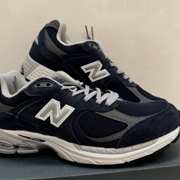 ニューバランス 2002R ゴアテックス "エクリプス"ネイビーのユニセックススポーツシューズ New Balance 2002R GORE-TEX