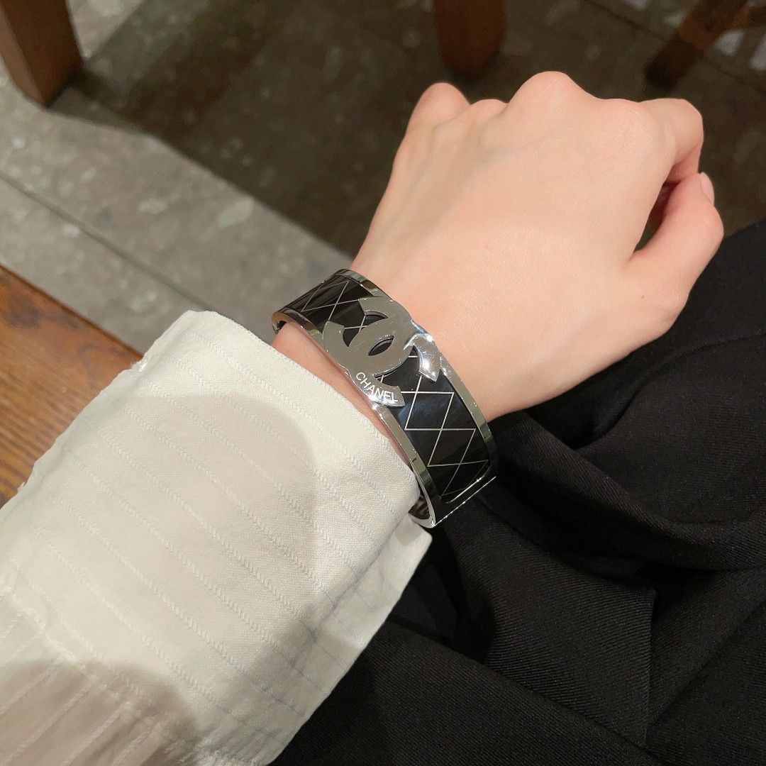 今日特価】CHANEL シャネル 新モデル 幅広菱格模様ブレスレット 超