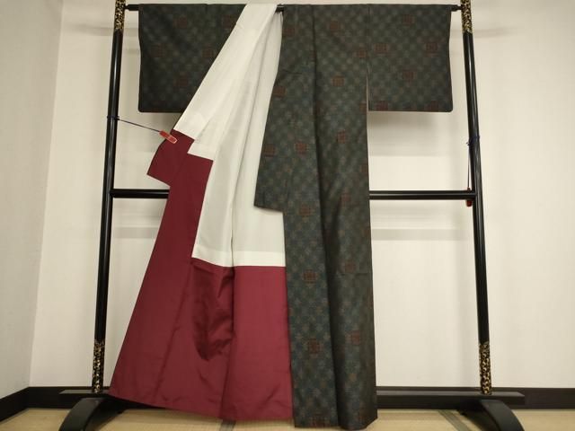 本場大島紬 菱形に花模様 上品な絣 正絹 AK-5878 本場大島紬 菱形に花模様 上品な絣 正絹 AK-5878