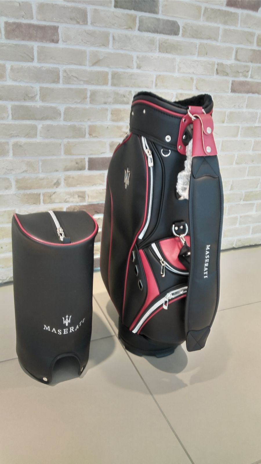 MASERATI　純正品　マセラティ　ゴルフバッグ　キャディバッグ Maserati マセラティ 純正キャディバッグ ゴルフバッグ 未使用