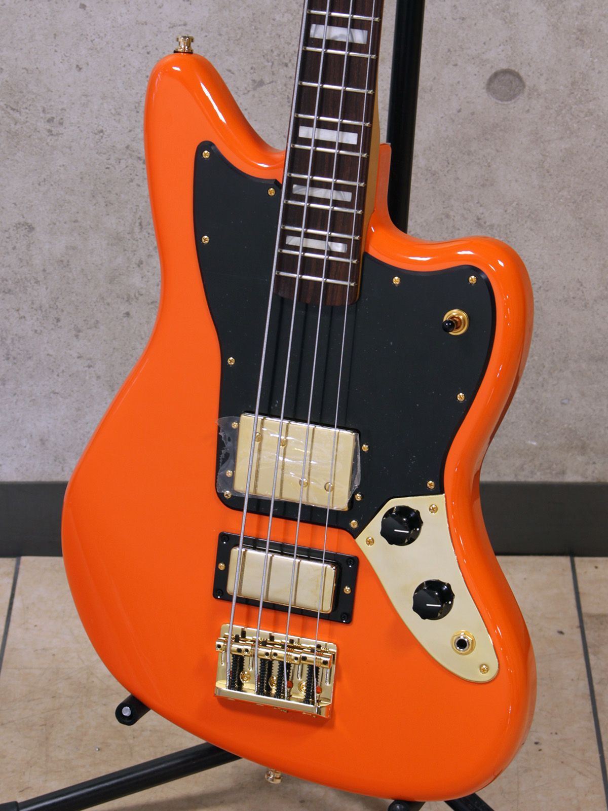 Fender Limited Edition Mike Kerr Jaguar Bass Tiger s Blood Orange