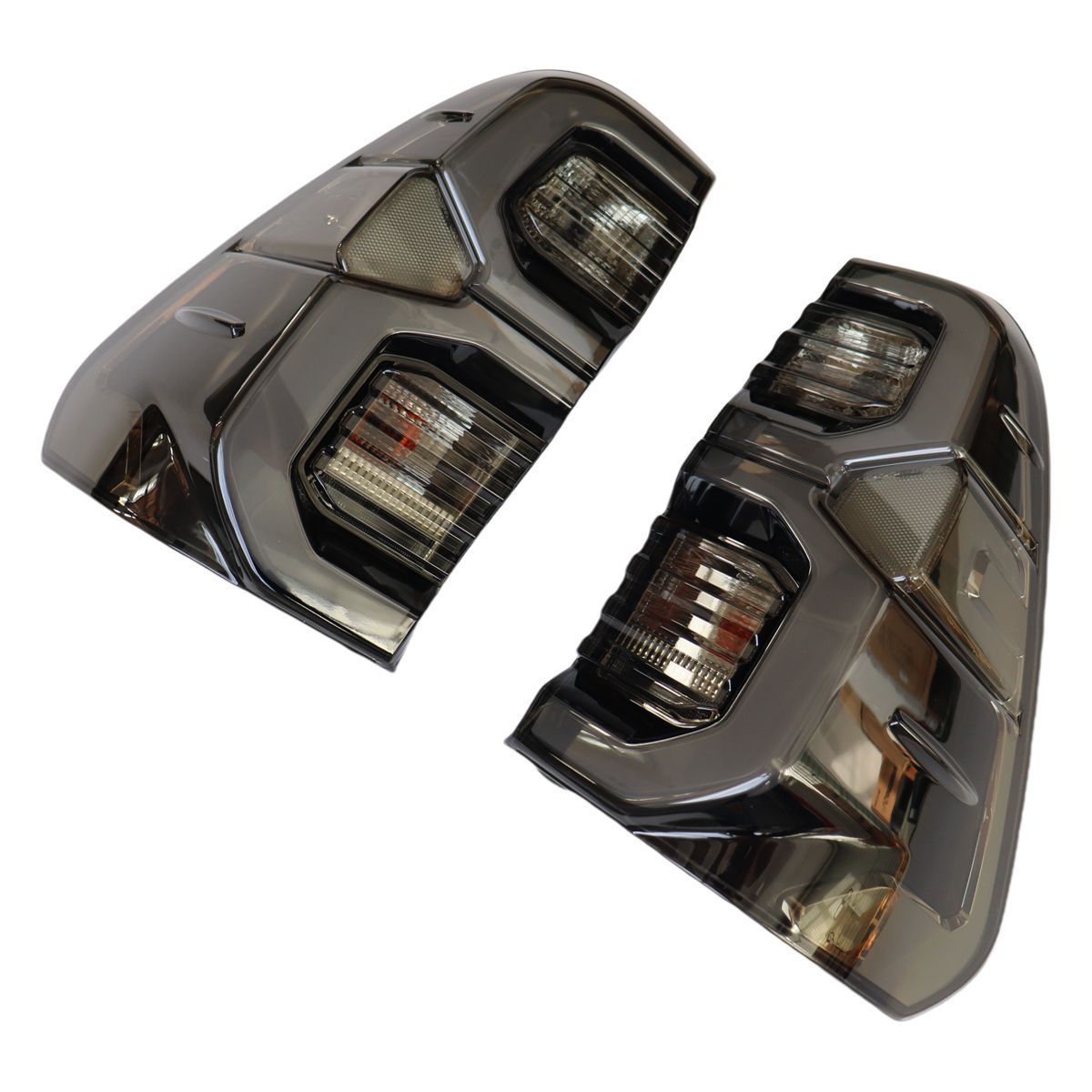 即納／【VLAND 正規品】トヨタ ハイラックス GUN125 後期ルック LED 