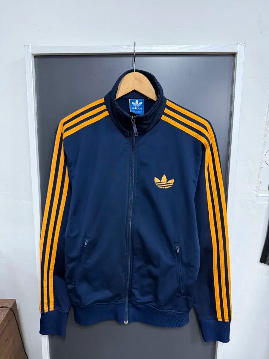 M adidas(アディダス) ファイヤーバード ネイビー ディープイエロー