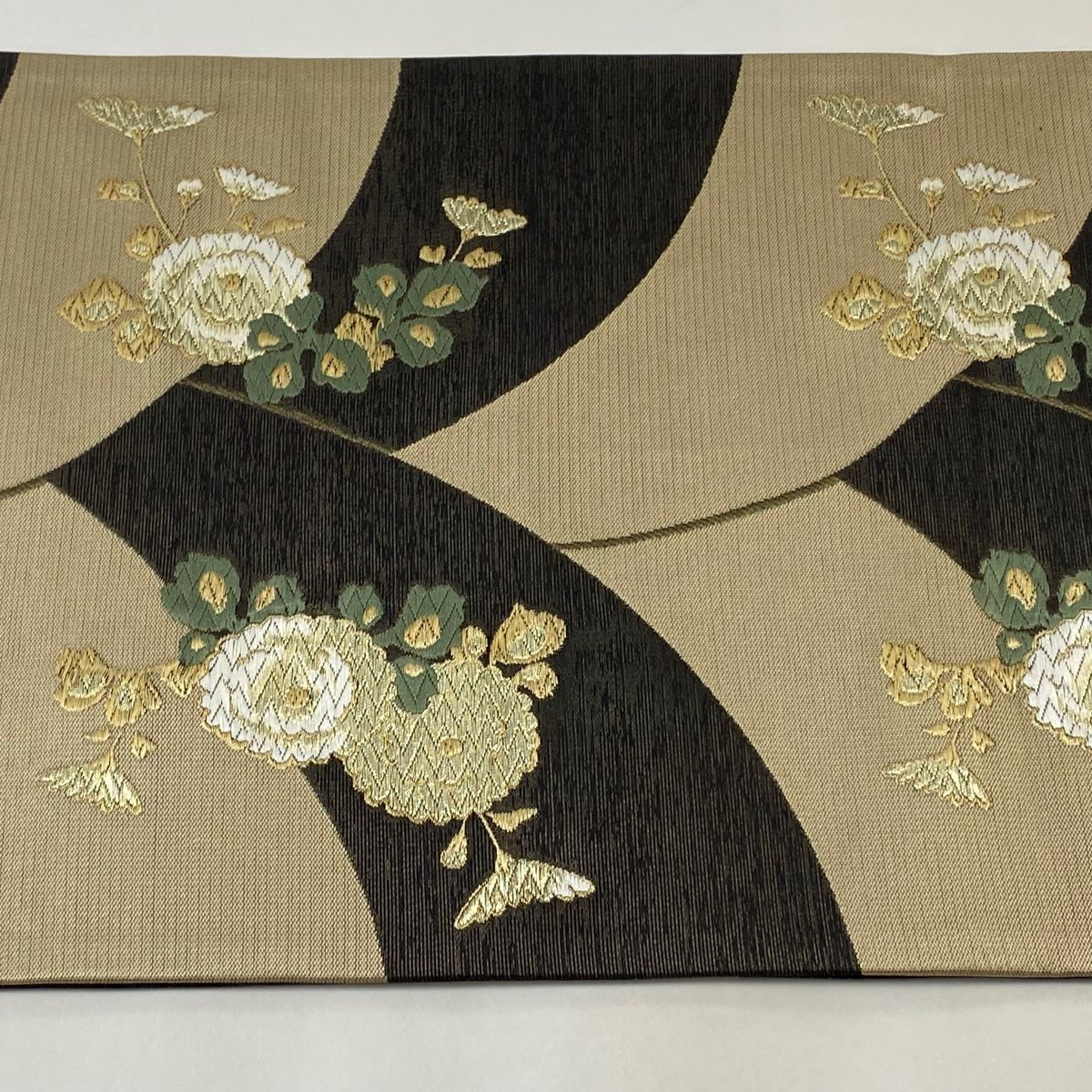 O0249 美品 逸品 上品 唐織 正絹 袋帯 袋帯 美品 逸品 落款 二代目上野為二監修 菊 金糸 唐織 薄茶色