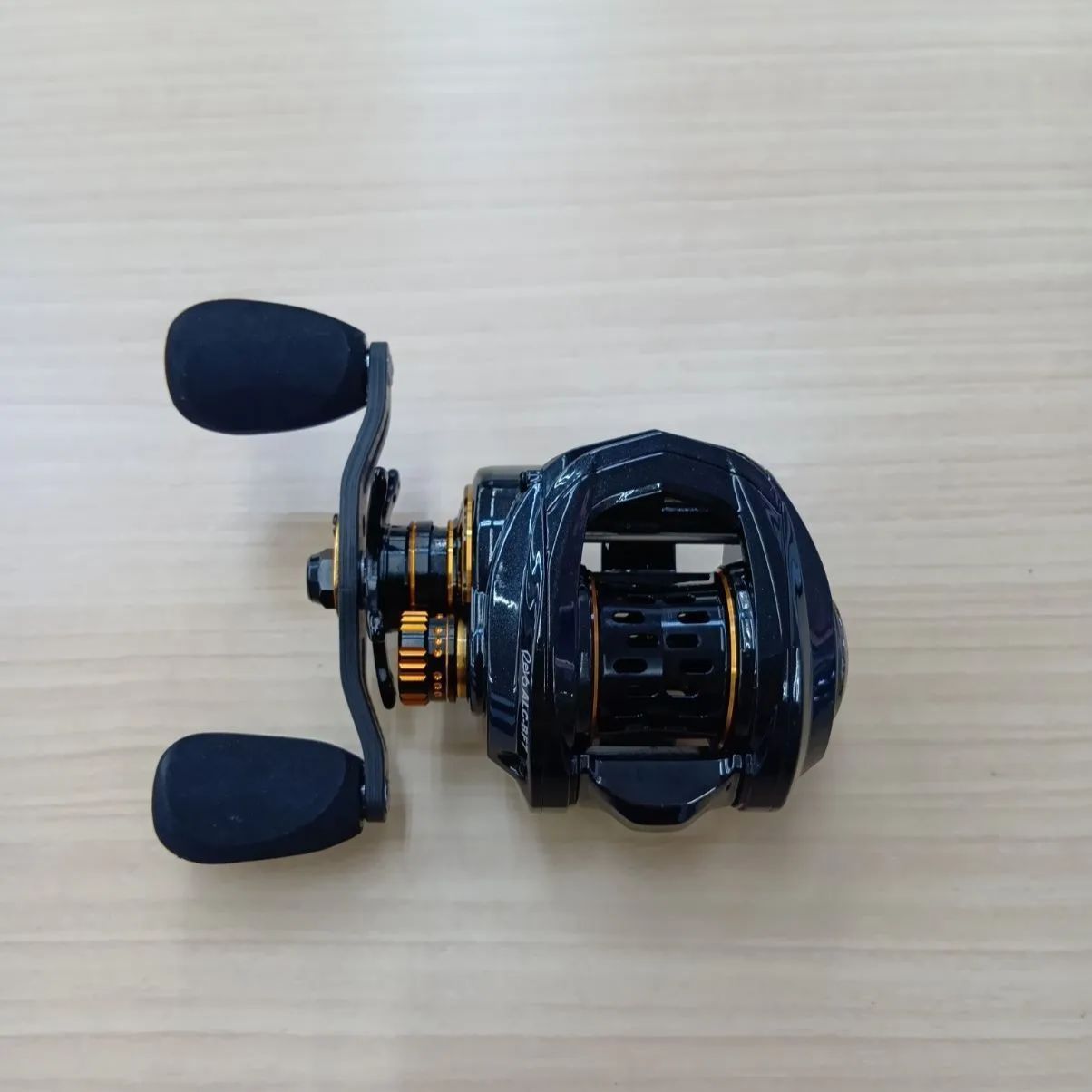 アブガルシア　レボ　ALC-BF7-L Amazon.com : AbuGarcia REVO ALC BF7-L Left-Hand Bait Reel
