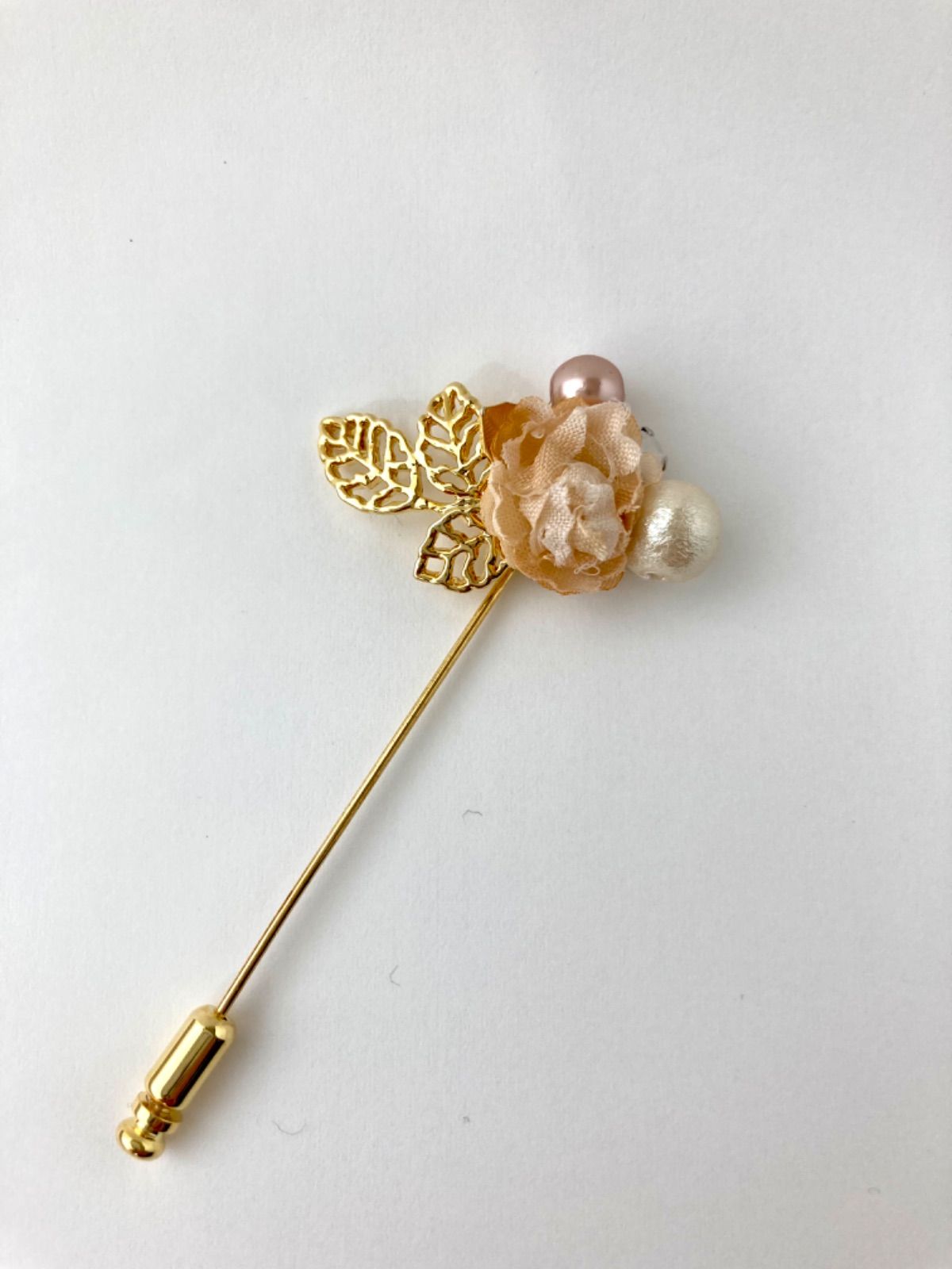 ピンクベージュのお花とコットンパールのピンブローチ