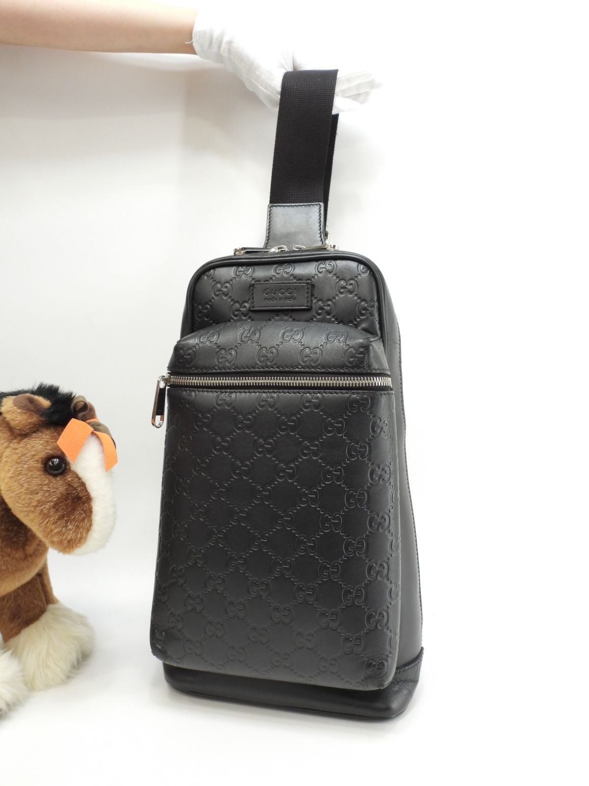 【ジャンク品】グッチ　シマレザー　ボディバッグ　ブラック グッチ 縦長ボディバッグ 日本限定 GGシマレザー黒 斜掛