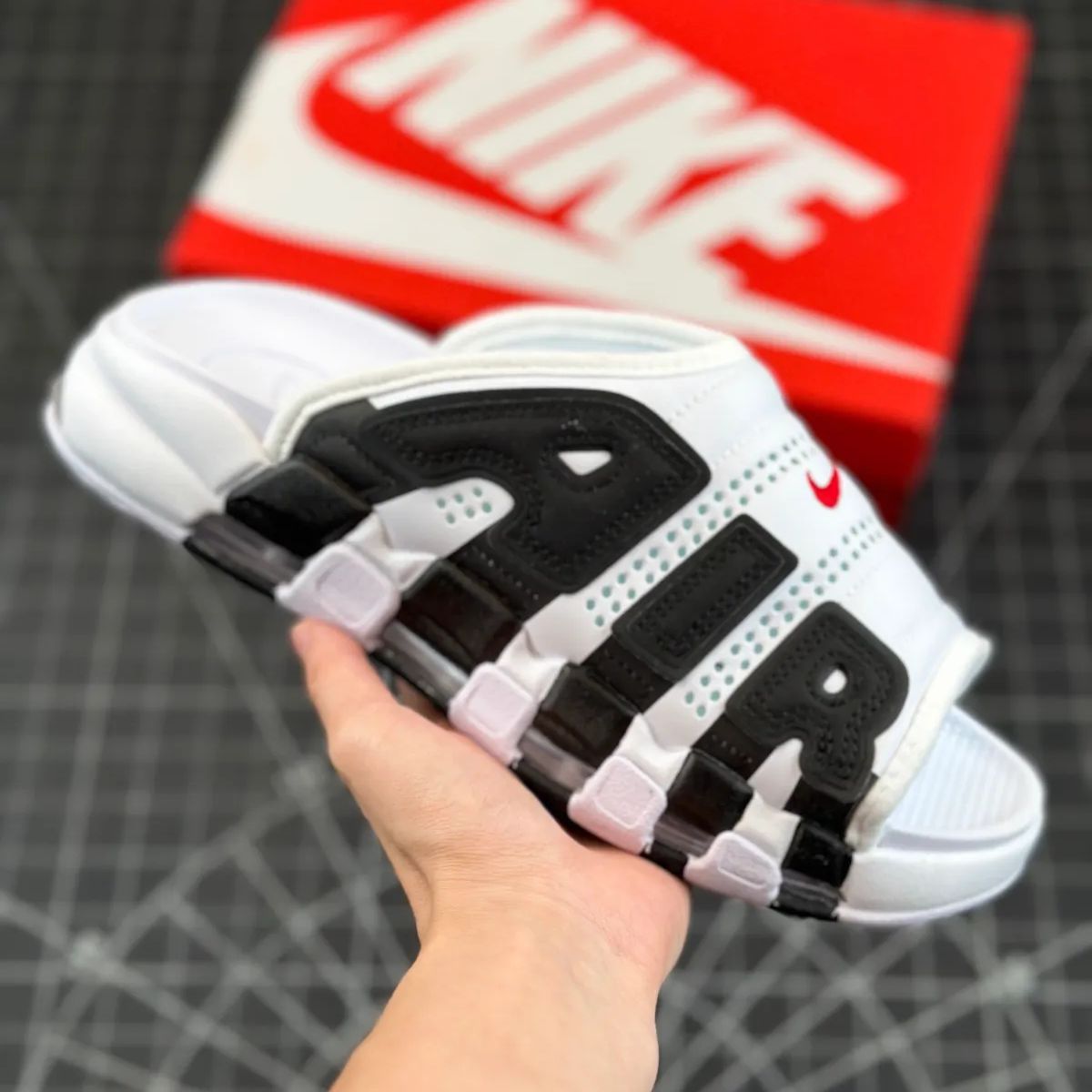 新品未使用Nike Air More Uptempo Slide 